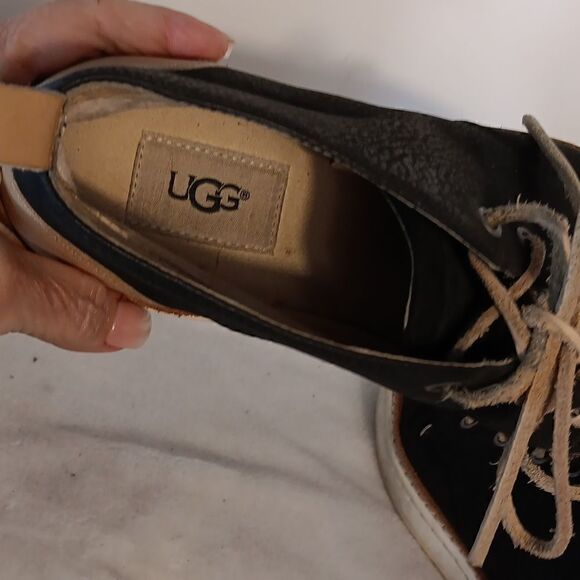 Ugg Black & Tan Leather Lace Up Shoes - Picture 6 of 7